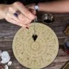 Planche de pendule divinatoire en bois - vue de haut
